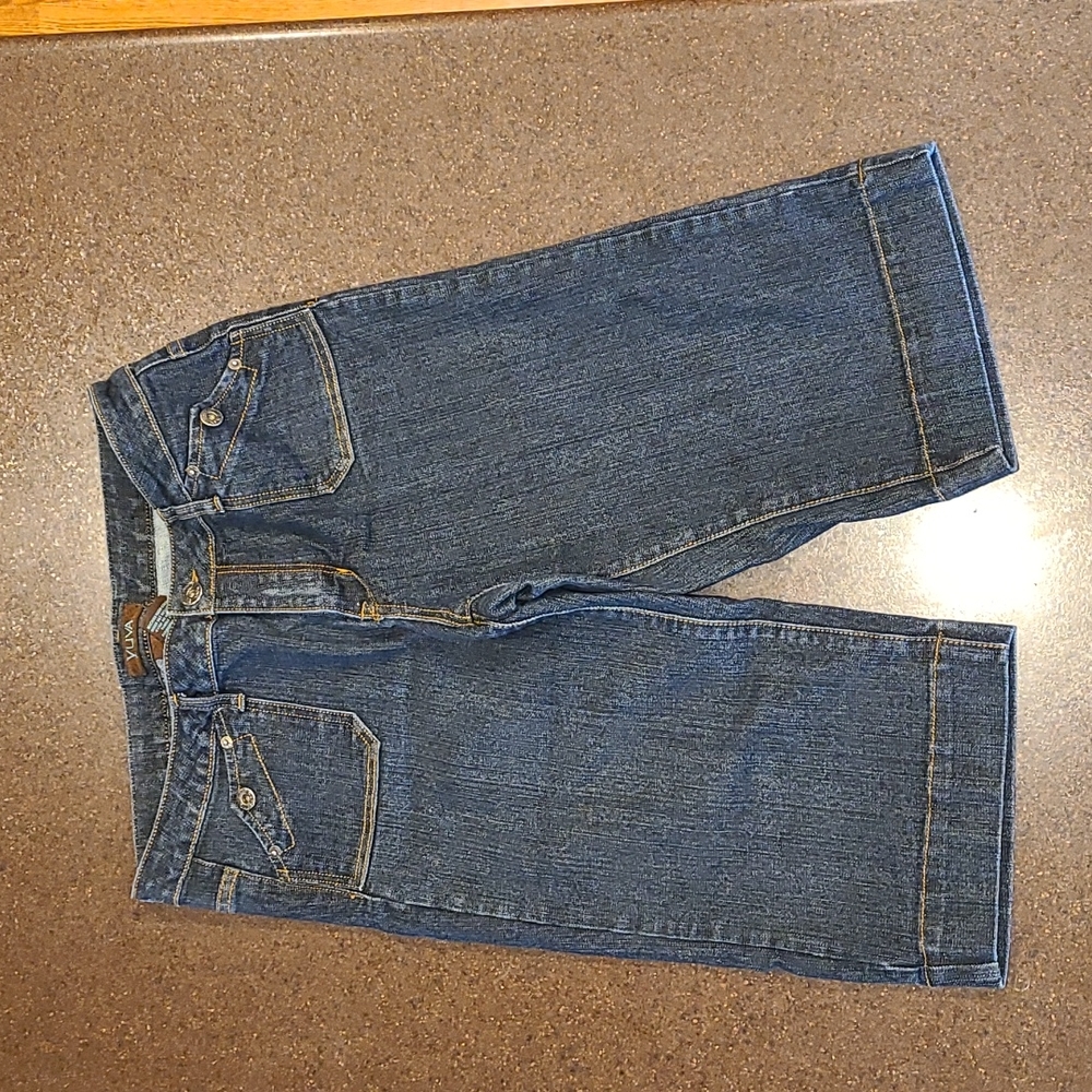 Yuva Capris